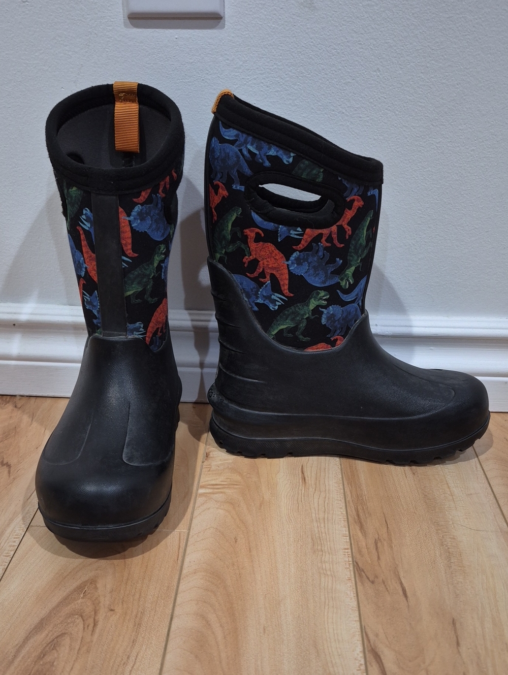 Bogs Kids Size 1 Black Winter Boots with Multicolor Dinosaur Print